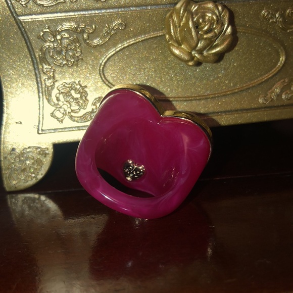 Betsey Johnson Heart ❤️ Shaped Ring with Lips 👄, Dice 🎲 and Rhinestones! - Picture 12 of 12